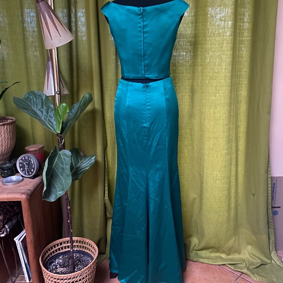 Sherry Hill Emerald Green Two Piece Dress